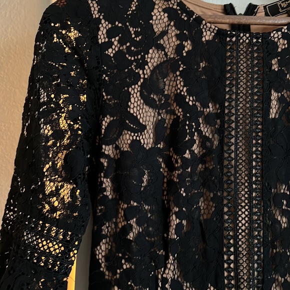 Lovely lace dress. Doesn’t show much skin, but gives you some mystery - Picture 2 of 3